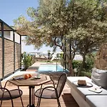 Antigoni Seaside Hotel