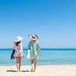 Antigoni Seaside Hotel