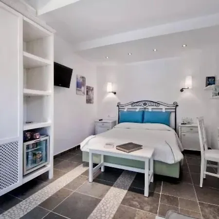 Antigoni Seaside מלון 4*