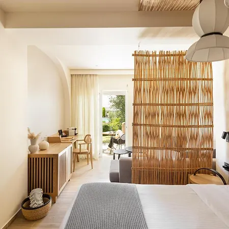 מלון Antigoni Seaside 4*