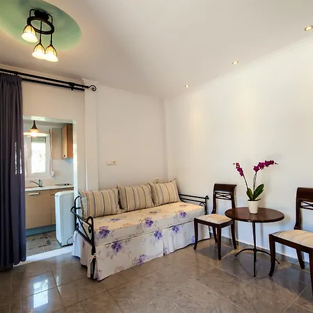 מלון Antigoni Seaside 4*